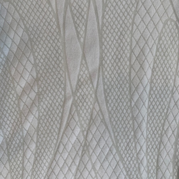 BCBG long sleeve tee white razor cut modern lace M - Picture 2 of 3